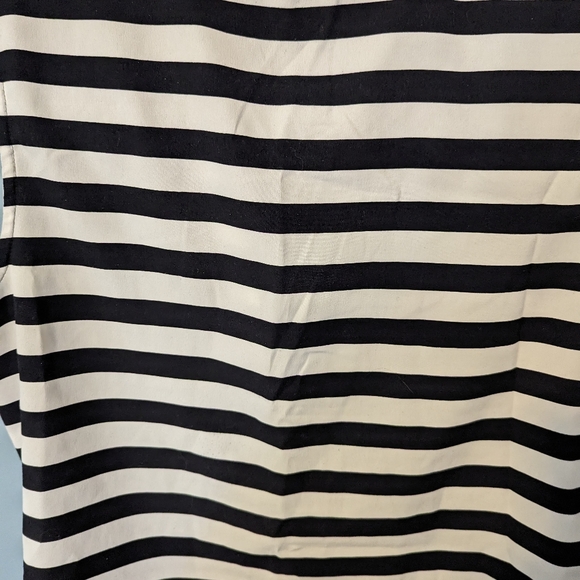 Ann Taylor SP black and white hidden button top. - Picture 3 of 3